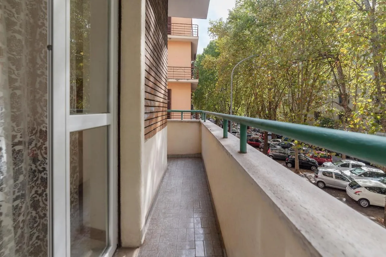 Piazza Re di Roma Apartment