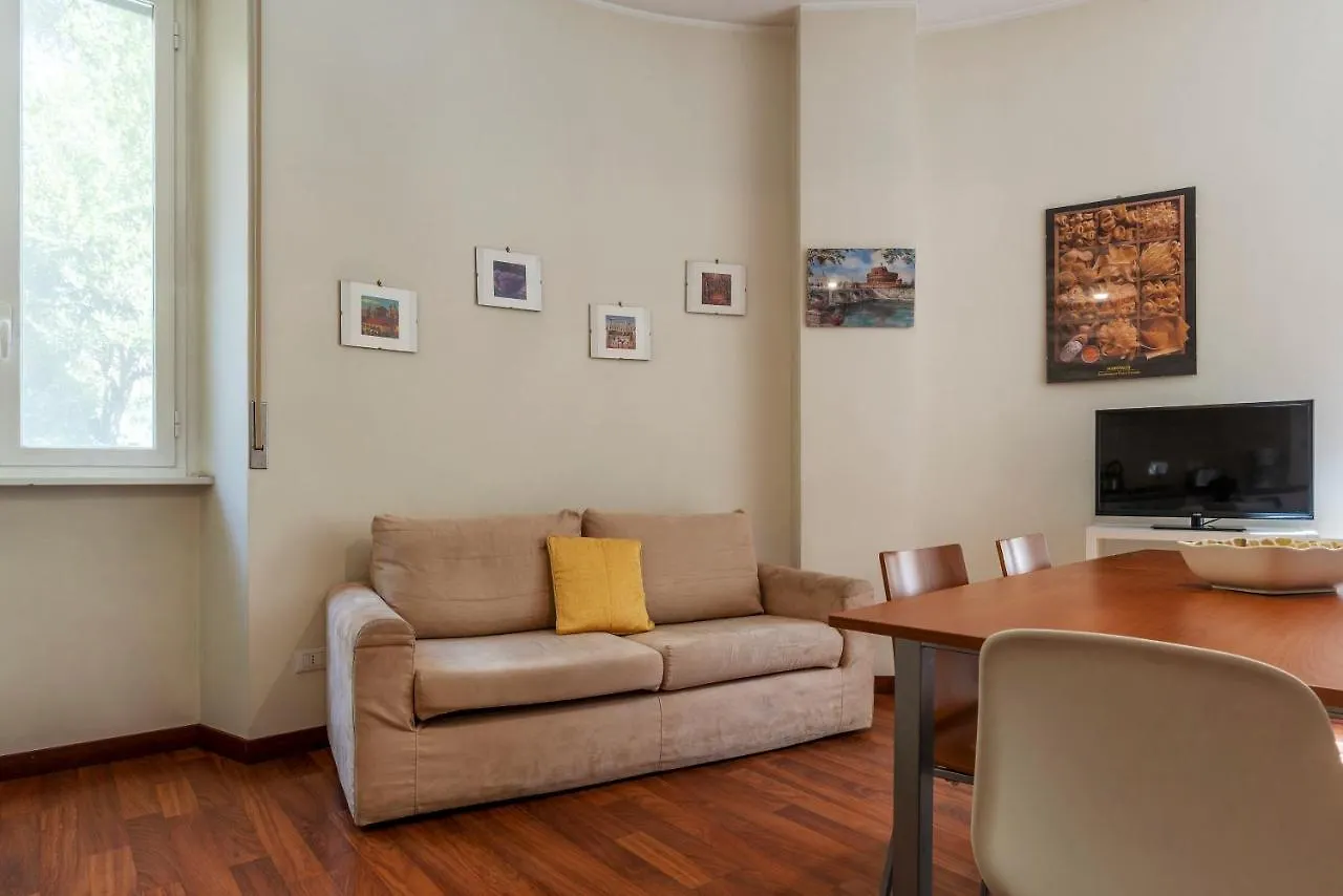 Piazza Re di Roma Apartment