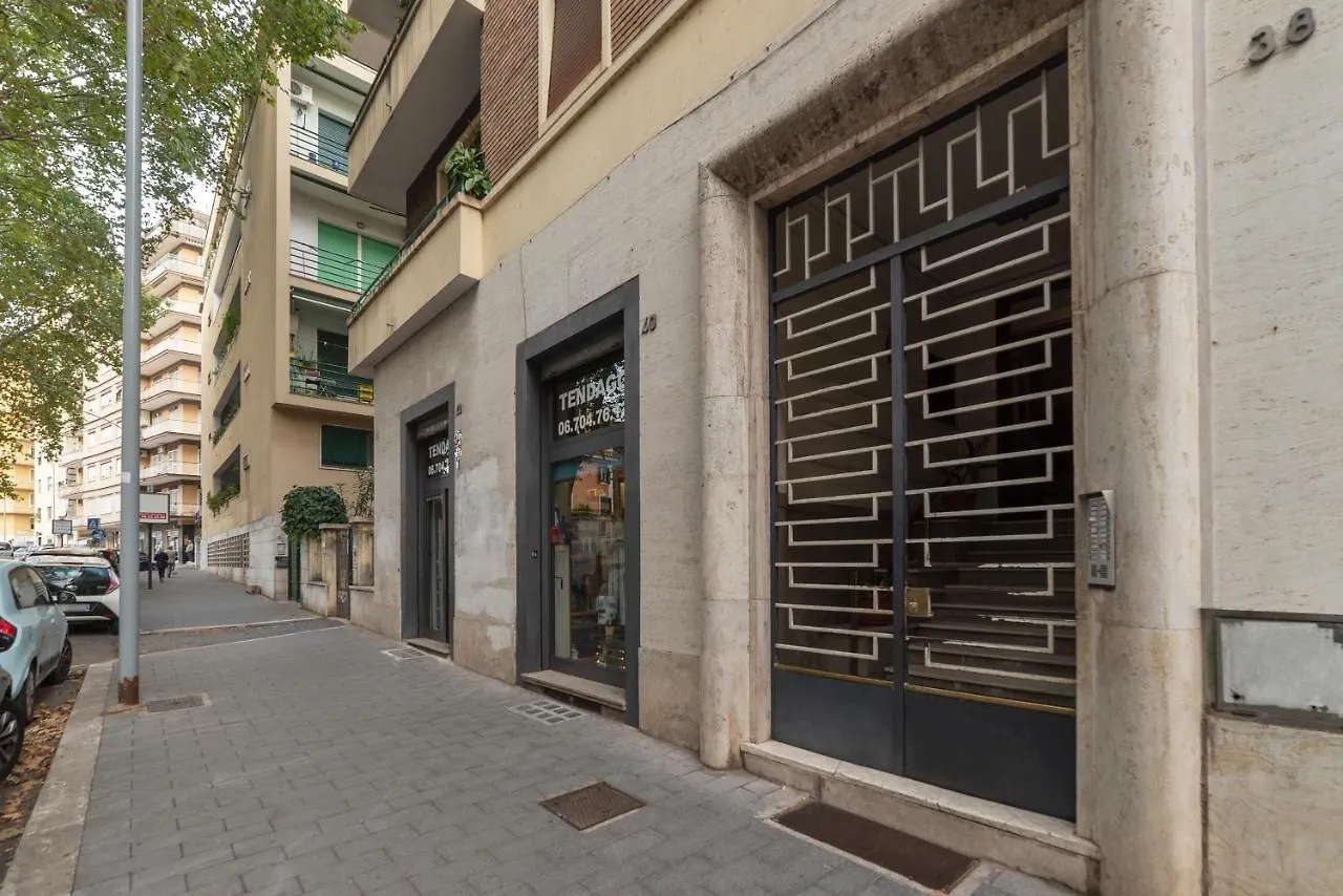 Piazza Re di Roma Apartment Italia