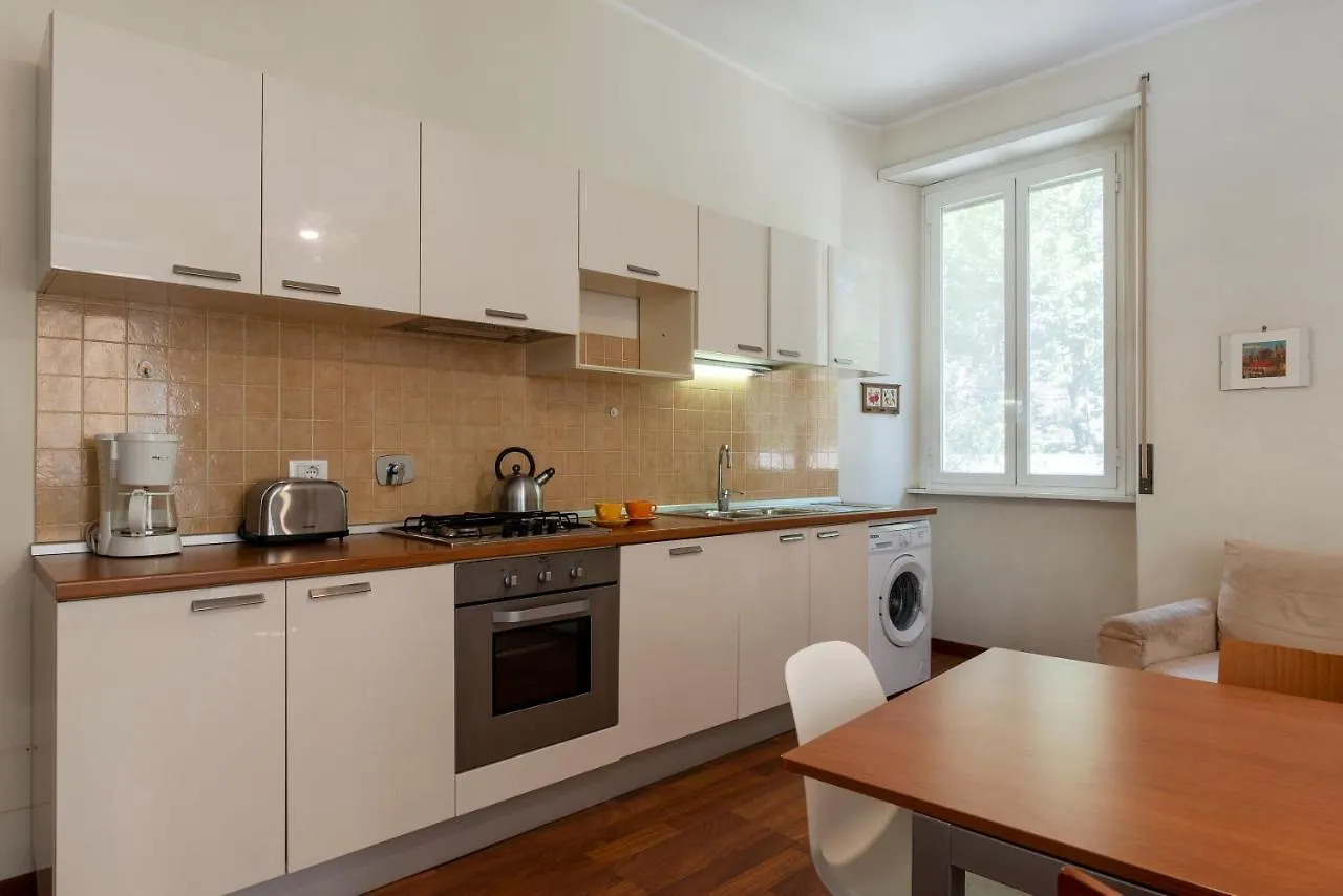 Piazza Re di Roma Apartment Italia