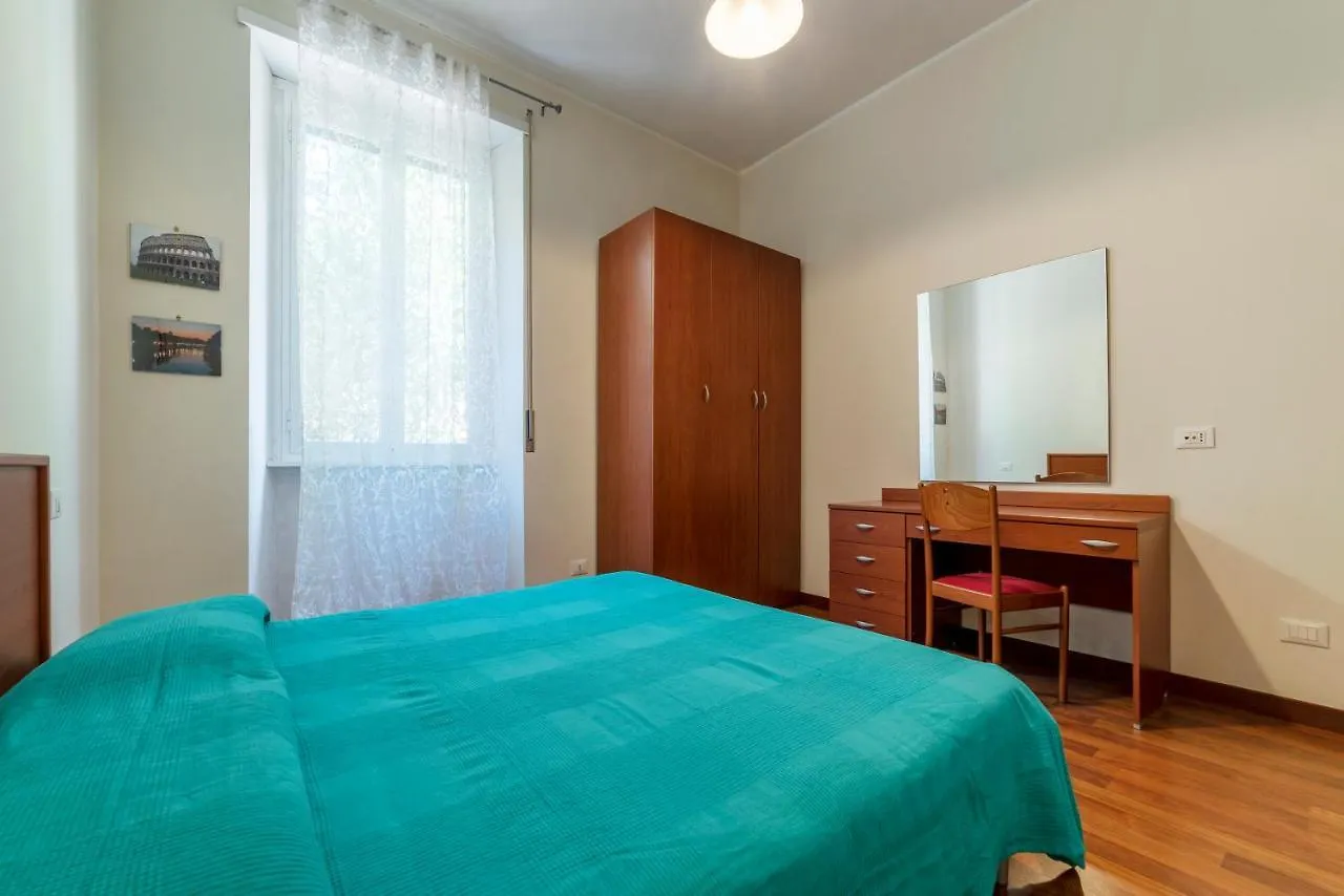 Piazza Re di Roma Apartment